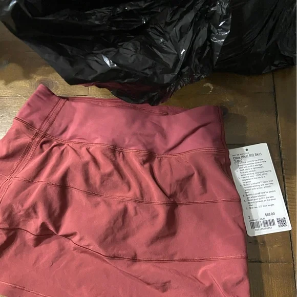 Lululemon clothing lot size 2-4 - Picture 5 of 7